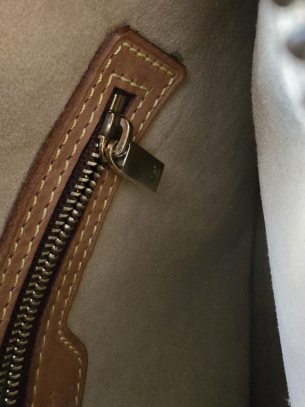 Louis Vuitton Vintage Looping GM Shoulder Bag - Picture 14 of 16